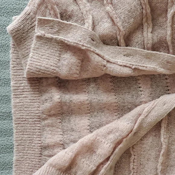 🌺 Pink Ruffled Women's Sweater - Picture 6 of 7